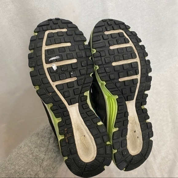 Cute black duel fusion Nike shoes - Picture 4 of 7